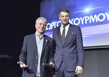 Τιμητικά Βραβεία Γιώργος Κουρμούζης Γλυκερία Σκάρκου Η βραδιά άρχισε με την απονομή τιμητικού βραβείου στον Γιώργο Κουρμούζη και την Γλυκερία Σκάρκου.