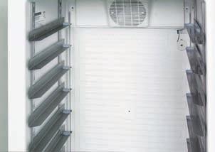 Lvodila za pladnje V modelu BKv 4000 je prostor za najveë 22 parov lvodil za pladnje 600 x 400 mm. Pladnji niso vkljuëeni v dobavo hladilnika.