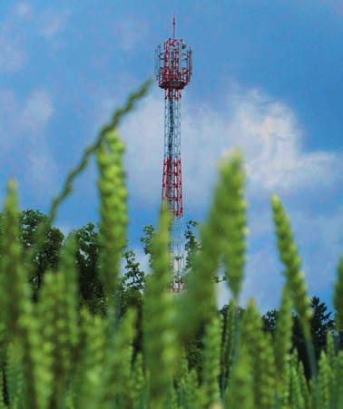 MOBILNA TELEFONIJA Opis Sistem mobilne telefonije poznamo že več desetletij, vendar se zaradi stalnega razvoja spreminja in dopolnjuje.