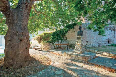 «Κυπαρισσήεις», «Κυπαρισσοί», «Κυπάρισσα», «Κυπαρισσαία», όλα προέρχονται είτε από το δάσος των ομώνυμων δέντρων που αγκαλιάζουν τον περίγυρο, είτε από την λατρεία της Αθηνάς «Κυπαρισσίας»,