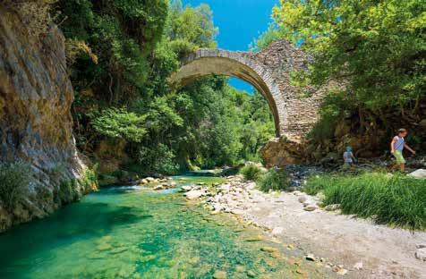 Υπάρχει έντονη τουριστική δραστηριότητα στο χωριό, με πολλούς νέους ανθρώπους να εργάζονται και να χαρίζουν φιλοξενία, γεύσεις και, το κυριότερο, άφθονες πληροφορίες για την επερχόμενη γνωριμία με το