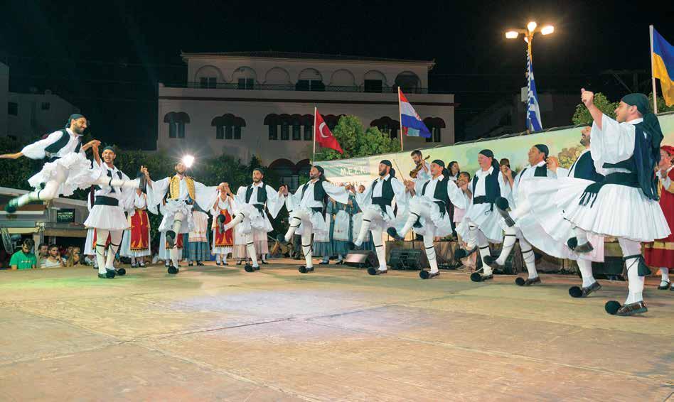 Δημοτικές Φιλαρμονικές & Πολιτιστικοί Σύλλογοι Ελληνικό χορευτικό συγκρότημα. // Greek dance group.