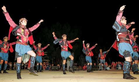 The exquisite philharmonic orchestra of the Municipality was also present at the folklore dance festival. και υλοποίηση του προαναφερθέντος Μορφωτικού Εκπολιτιστικού Συλλόγου Κυπαρισσίας.