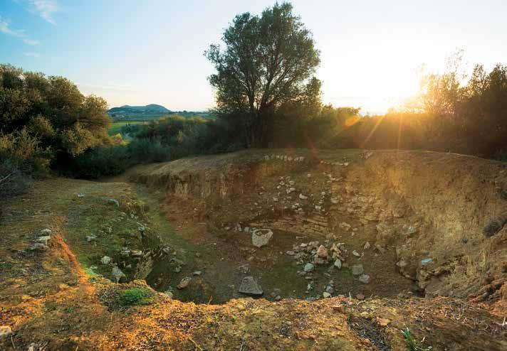 είτε για σύνδεση τους με πιθανό οικισμό στο ύψωμα της Βιγλίτσας, είτε με κάποιον εκεί που σήμερα υφίσταται η Τραγάνα, ή ακόμα και με κατοίκηση στα Βορούλια, 800 μέτρα βορειότερα, όπου έχει ήδη