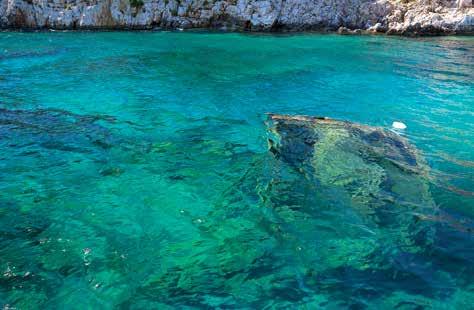 δώς το μικρό κτιριακό συγκρότημα της μονής της Κοίμησης Θεοτόκου Γοργοπηγής. Το όνομα του το οφείλει στην ομώνυμη εικόνα (του 1832) που βρέθηκε ακριβώς από κάτω, στη βραχώδη ακτή, το 1984.