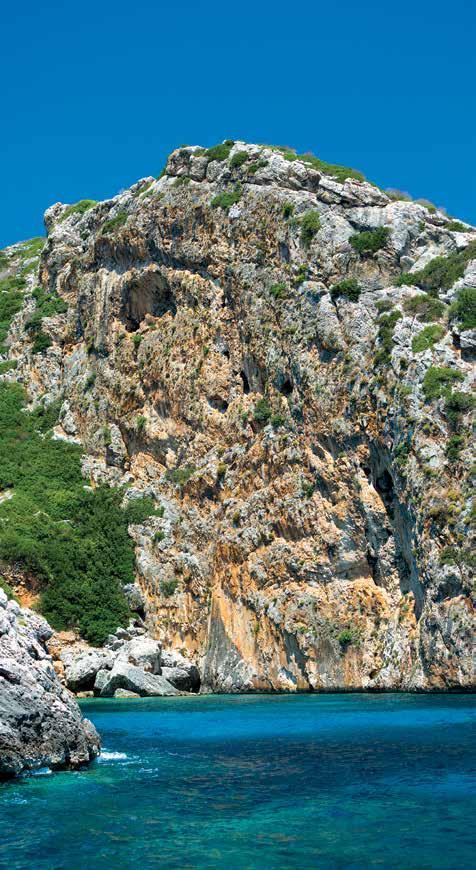 «ερπετού», ανηφορίζω, αφήνω σιγά σιγά πίσω μου τους υπόλοιπους ανθρώπους, και κατευθύνομαι δυτικά, με την προοπτική και την ελπίδα να εξερευνήσω, μόνος, ένα τουλάχιστον κομμάτι της αθέατης πλευράς