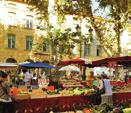 Αρχικά θα πάρουμε μια γεύση του ρυθμού της ζωής του Jet Set στο Σαν Τροπέ, καταφύγιο του Φρεντερίκο ιστράλ, της πριζίτ παρντώ και του ουί τε Φινές.