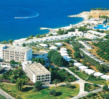 23 ΠΕΤΡΟΘΑΛΑΣΣΑ - ΕΡΜΙΟΝΗ, ΑΡΓΟΛΙΔΑ Club Hotel Ermioni Ένα από τα μεγαλύτερα ξενοδοχεία της Πελοποννήσου, είναι χτισμένο ακριβώς πάνω στην ακρογιαλιά, στην Πετροθάλασσα Ερμιονίδος, μέσα σε