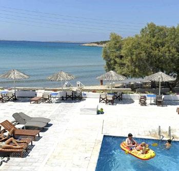 Χαλαρώστε στις ξαπλώστρες δίπλα στην πισίνα ή δροσιστείτε στην παραλία που απλώνεται ακριβώς μπροστά στο ξενοδοχείο. Προσφέρεται πάρκινγκ και Internet στους κοινόχρηστους χώρους.