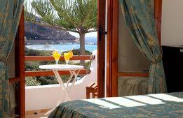 2) -40% -40% ΘΟΛΑΡΙΑ, ΑΜΟΡΓΟΣ Vigla Hotel ΓΑΛΗΣΣΑΣ, ΣΥΡΟΣ Μaistrali Hotel ΚΟΣΤΟΣ ΤΟ ΔΩΜΑΤΙΟ ΑΝΑ ΔΙΑΝΥΚΤΈΡΈΥΣΗ, ΜΈ ΠΡΩΙΝΟ Περίοδος Νύχτες 3κλινο 1κλινο 1-30/6 & 1-30/9 1 98 126 74