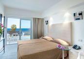 265 Ssv: Side Sea View 1ο παιδί έως 16 ετών ΔΩΡΕΑΝ, 2ο παιδί έως 16 ετών ΔΩΡΕΑΝ *Συνολική τιμή για 2 ενήλικες και 2 παιδιά έως 16 ετών Δεν περιλαμβάνεται ο ειδικός φόρος διαμονής (σελ.