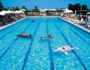 Φιλοξενία Για τη διαμονή σας το Kassandra Palace προσφέρει κομψά διακοσμημένα δίκλινα δωμάτια Deluxe με θέα κήπο ή θάλασσα, Executive, Σουίτες, όλα με κλιματισμό,