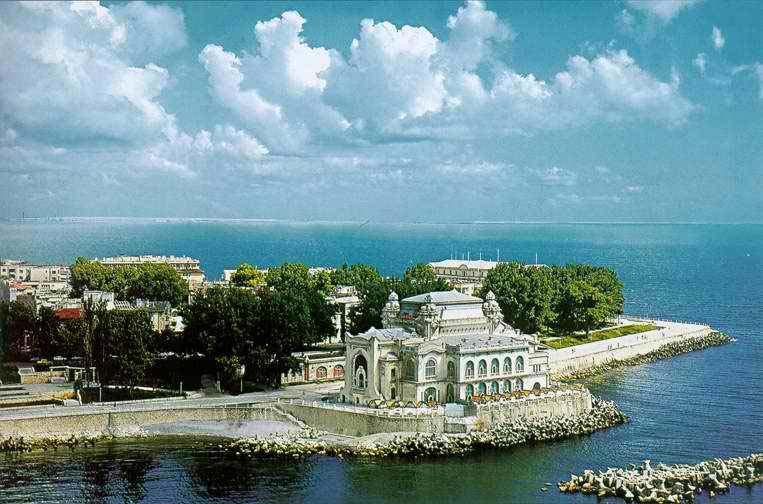 Tulcea, Medgidia, Mangalia si apar orase noi (Ovidiu, Navodari, Negru Voda). Orasul Constanta Constanta este in prezent al doilea oras al tarii, dupa numarul de locuitori (350.000 loc).