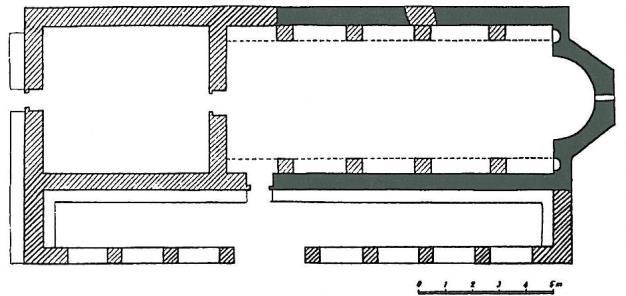 Fig. Kisha e Profet Ilisë në Buhal të Përmetit Muratura e ndërtimit të vjetër dallohet në faqën veriore dhe atelindore.