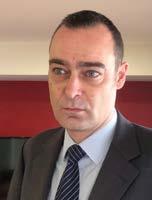 Ιωάννης Αψούρης Γενικός Διευθυντής Νομικών Υπηρεσιών Ομίλου, Ελληνικά Πετρέλαια Α.Ε. Γεννήθηκε στην Αθήνα το 1967.