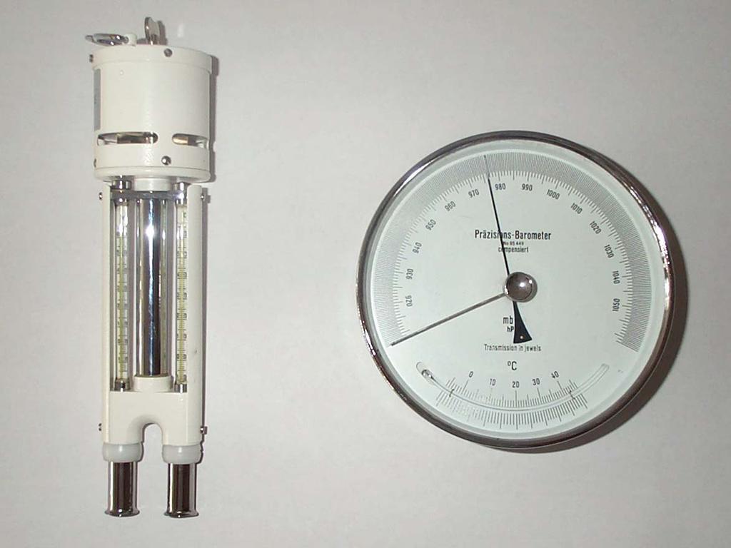 7..3. Oprema za merjenje meteorološkh podatkov Opremo za merjenje meteorološkh podatkov sestavljajo komparran termometr, pshrometr n barometr.