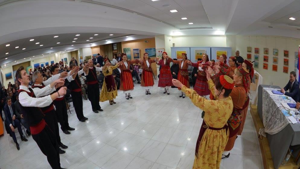 Το χορευτικό τμήμα ενηλίκων του Πολιτιστικού Συλλόγου