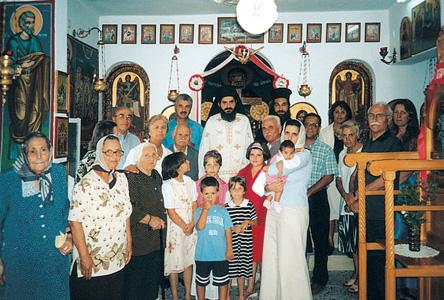 Επίσκοπος Μακαριουπόλεως κ. Ιωάννης, μαζὶ μὲ τὸν Εφημέριο π. Ανδρέα Οκερστρομ. Κάλαμος ΤΗΝ Κυριακή, 16.8.2004 ἐκ.ἡμ.