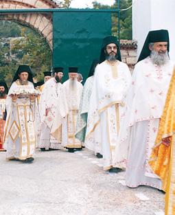 Επίσης, συνελειτούργησαν πολλοὶ Κληρικοὶ τόσο ἀπὸ τὴν Ελλάδα, ὅσο καὶ κυρίως ἀπὸ τὸ ἐξωτερικό.