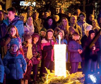 12. Dan grada Velike Gorice, Lucijsko spraviπëe Stari grad Lukavec Plemenita opëina turopoljska / www.turopolje.hr 17.12. Otvaranje BoæiÊne priëe u Novom»iËu KUD»iËe 17.12. BoæiÊni koncert u Ëitarjevu / KUD Ëitarjevo 23.