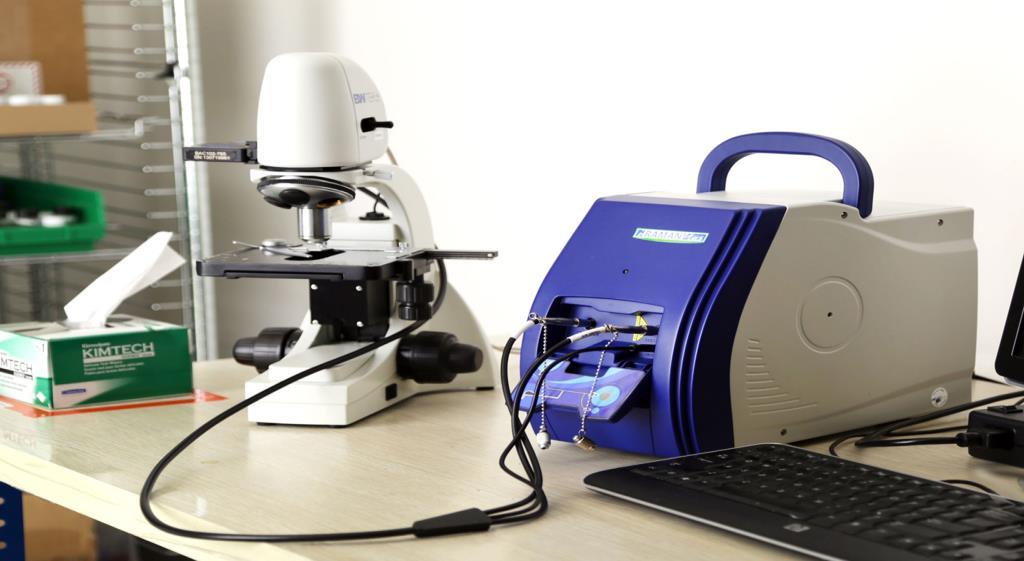 Εικόνα 3.12 : Φασματόμετρο BWTEK i-raman Plus[http://bwtek.com/products/i-raman-plus/] Ως πηγή διέγερσης χρησιμοποιείται λέιζερ CCD εγγύς υπέρυθρου στα 1064nm.