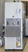 Sistem de indepartat rezist SU8, tip STP 2020 Putere microunde: max 2000W Gaze de proces: CF 4, O 2, N 2 Indepartare selectiva folosind radicali liberi Lucreaza cu 5 plachete de max.