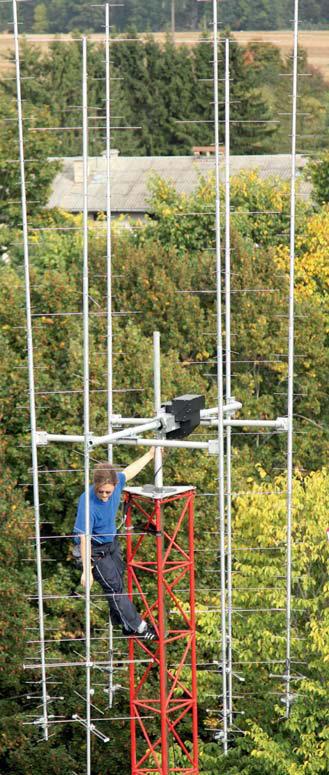 Ilmselt just eriti tugeva kosmilise kiirguse mõjul, kuid võib-olla ka mõnel muul põhjusel, langes satelliidi päikesepaneelide elektritootlikkus esimese kuuga ligi 50 protsenti.