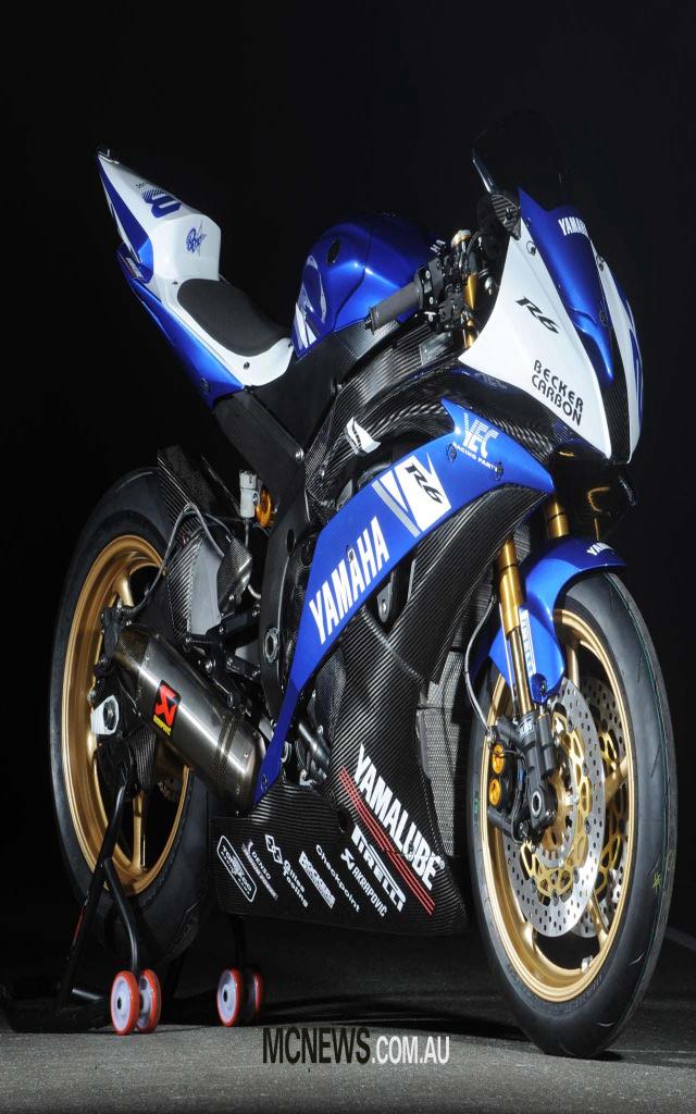 R1 Σελίδα 3 Yamaha R1 Του/της [όνοµα συντάκτη] Starting with the FZR1000 in 1987, Yamaha introduced several motorcycle engineering firsts including the boxed aluminum "DeltaBox" frame, advanced