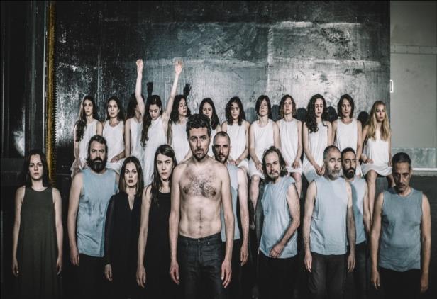 Παπαζήσης (Ευριπίδης). Παίζουν: Πέτρος Φιλιππίδης, Παύλος Χαϊκάλης, Κώστας Κόκλας, Τάκης Παπαμα