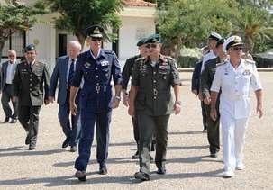 Καταδρομέων της Α Μοίρας Καταδρομών και των χειριστών της Πολεμικής Αεροπορίας στις επιχειρήσεις της Κύπρου, τον Ιούλιο 1974. Στην τελετή παρέστησαν ο Αρχηγός ΓΕΣ Αντιστράτηγος κ.