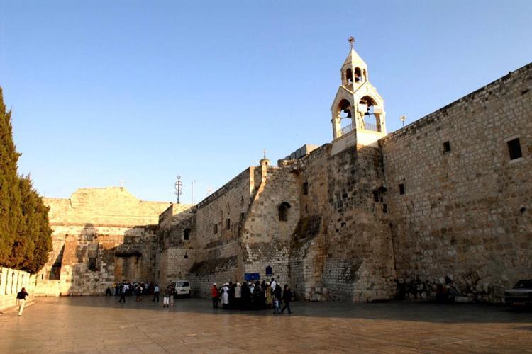 Η Βασιλική της Γεννήσεως στη Βηθλεέμ Η Βασιλική της Γεννήσεως είναι ένας χριστιανικός ναός που βρίσκεται στην Αγία πόλη της Βηθλεέμ στην Παλαιστίνη.