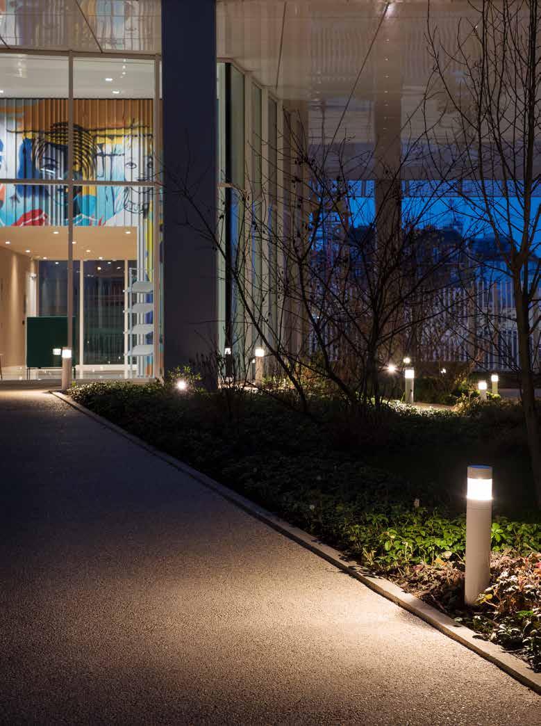 EXTERIOR LIGHTING GARDEN BOLLARD - 1,5M Architecte JFA - Jacques FERRIER Architecture avec Mr PERRIN / Photographe :