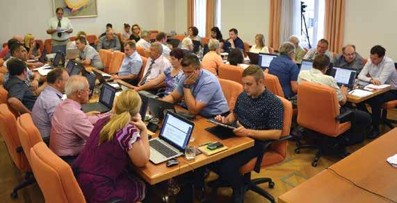 Stran 4 Predstavniki občin bi naj konec avgusta z vlado nadaljevali pogajanja o povprečnini za prihodnje leto.