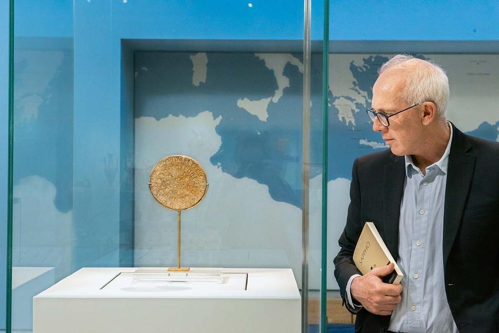 ENIGMA ΓΚΆΡΕΘ ΌΟΥΕΝΣ Ο ΑΠΟΚΡΥΠΤΟΓΡΆΦΟΣ Μια διαφωτιστική συνέντευξη με τον Ουαλό γλωσσολόγοερευνητή που ζει στο Ηράκλειο και έχει αφιερώσει τη ζωή του στον συναρπαστικό γρίφο του Δίσκου της Φαιστού.