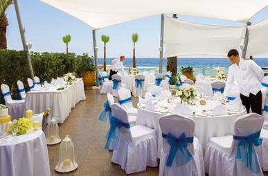 ΓΑΜΟΙ KANIKA BLUE LAGOON GARDENS Μέσα στους όμορφα διαμορφωμένους κήπους του ξενοδοχείου που περιβάλλονται από νερό και φοίνικες, ο κομψός αυτός χώρος με ρομαντικό φωτισμό, είναι ένα τέλειο σημείο