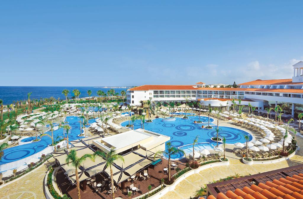 ΤΟ ΘΕΡΕΤΡΟ OLYMPIC LAGOON RESORT Πάφος ΜΙΑ ΜΟΝΑΔΙΚΗ ΙΔΕΑ ΠΟΛΥΤΕΛΟΎΣ ALL-INCLUSIVE ΑΠΟΛΑΥΣΗΣ Ξεκινώντας το 2015 με αξιοσημείωτη επιτυχία, το Olympic Lagoon Resort στην Πάφο, βασιζόμενο στην