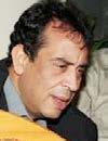 وفي سياق منفصل كشف الفنان الشاب عن تلقيه عدة عروض متثيلية وقد اختار منها بالفعل وسيعلن عن التفاصيل في االيام القليلة القادمة وقال: أنا جدا متحمس للتمثيل ومشتاق للقاء جمهوري الذي أسعى ألن أرضيه من خال