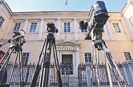 Παρασυρθεί από ένα πραγματικό λεσβιακό βίντεο