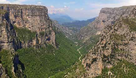 Ιωάννινα Κεντρικό Ζαγόρι Μέτσοβο 3 ημέρες Από 26 έως 28/10/18 1Η ΗΜΕΡΑ: Αναχώρηση στις 07:15, με προορισμό την πόλη των ΙΩΑΝ- ΝΙΝΩΝ.