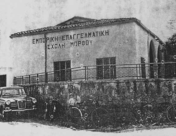 MORFOU NEW:Layout 1 9/3/12 6:00 PM Page 114 διαφόρων περιοχών, διακλάδωση πόσιμου νερού στις γειτονιές της πόλης, κατασκευή γέφυρας στον ποταμό Σερράχη.