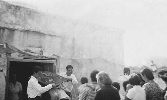 Κόσμος πολύς επισκεπτόταν επίσης την εκκλησία και από τα γύρω χωριά, όχι μόνο στις 6 Αυγούστου, μέρα της Μεταμορφώσεως του Κυρίου, αλλά και ολόχρονα.