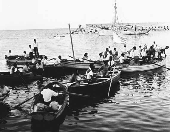 Οι πολλές αρχαιότητες, το γραφικό λιμανάκι και γενικά οι φυσικές της ομορφιές και το ειδυλλιακό τοπίο, που συνδυάζει θάλασσα, πεδιάδα και βουνό, ως επίσης το κλίμα και η φιλοξενία των Κερυνειωτών,