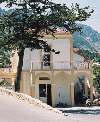 Το 1923 κτίστηκε Δημαρχειακό Μέγαρο και στη συνέχεια έγιναν διάφορα αναγκαία έργα υποδομής και οργανώθηκαν υπηρεσίες προς εξυπηρέτηση του κοινού.