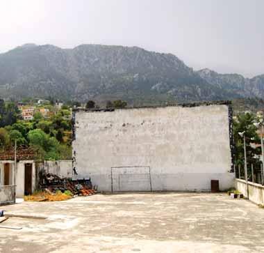LAPITHOS NEW:Layout 1 9/3/12 5:55 PM Page 48 επίσης κέντρο του Προσκοπικού Κινήματος στην επαρχία Κερύνειας, που είχε ποδοσφαιρική ομάδα και συμμετείχε στους ετήσιους εορτασμούς του Κατακλυσμού, στο