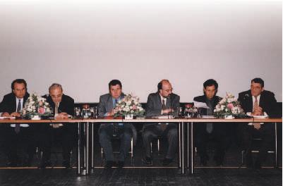 ÏÊÔÙÂÑÉÏÓ - ÄÅÊÅÌÂÑÉÏÓ 2000 «Σχέδιο Περιφερειακής και Αγροτικής Ανάπτυξης 2000-2006» Πάνω: O Aντιπρόεδρος της Ο.Κ.Ε.
