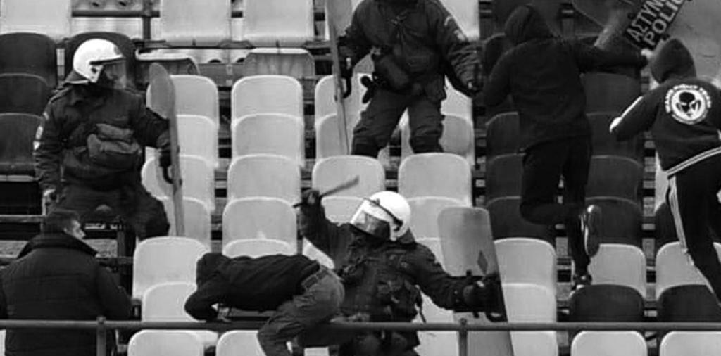>Έκαναν το σωστό! Τ αδέρφια από το liberta πανιώνιος βγαίνουν φωτό με το ψειρισμένο πανώ των ναζί. Πάντα τέτοια!