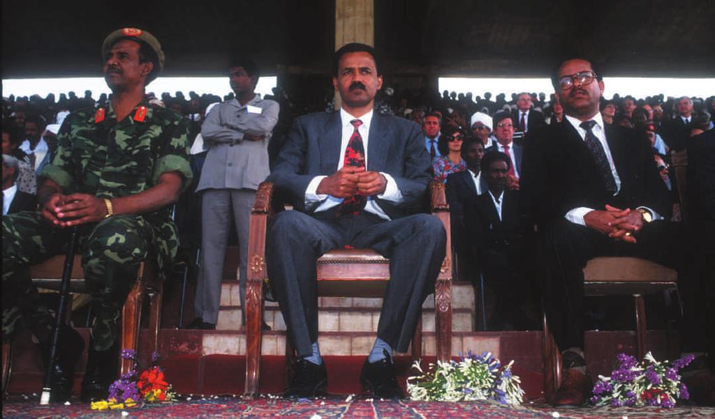 أخبار تحققات S. PETERSON/LIAISON/GETTY أساس أفورق )وسط( ف عام 1992 قبل أ صبح أول رئس إلرترا بعام واحد. وقد أوقف مؤخرا تعاو بالده مع كلات الطب األمركة. لم ستمر أ جاح ف العلوم والطب طوال.