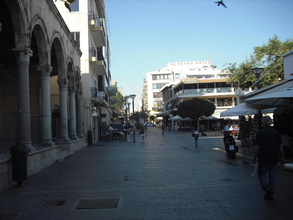 Εργαστηριακός έλεγχος Σάκχαρο αίματος 145mg/dl, ουρία 148 mg/dl, κρεατινίνη 2.47 mg/dl, ουρικό οξύ 7.