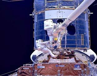 obicei. Acum Hubble foloseşte doar două giroscoape alături de senzori pentru reglajul fin. Acest mod de lucru dă rezultate excelente, Hubble realizând în continuare imagini de foarte bună calitate.