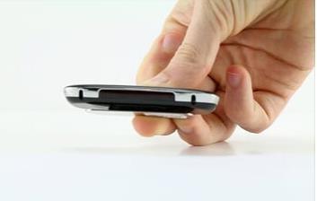 5. Luarea de notițe Important: asigurați-vă că unitatea de recepție este deconectată de la computer atunci când luați notițe. Pasul 1 - Prindeți unitatea de recepție de o foaie de hârtie.